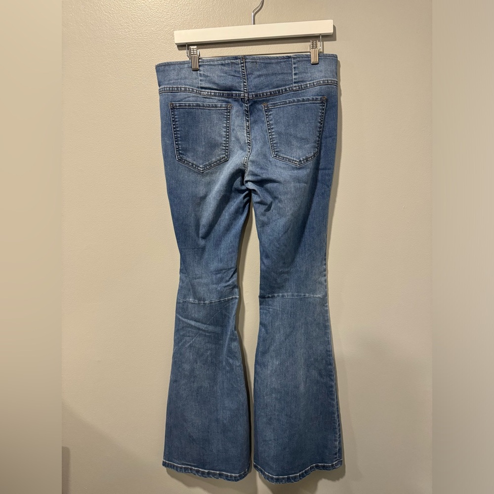 🚨🚨SOLD🚨🚨Free People Blue Flare Jeans Wide Leg - Picture 2 of 5